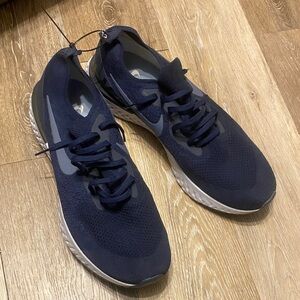 Nike Men's Dark Blue Athletic Shoes